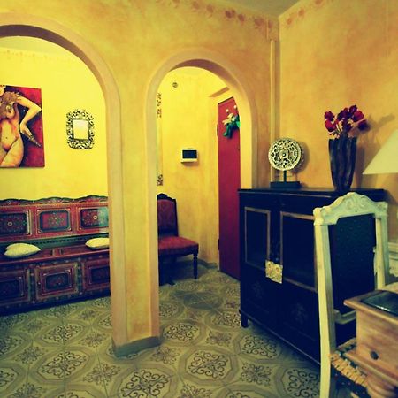 Hand Decorated House With Court Florence Exterior photo
